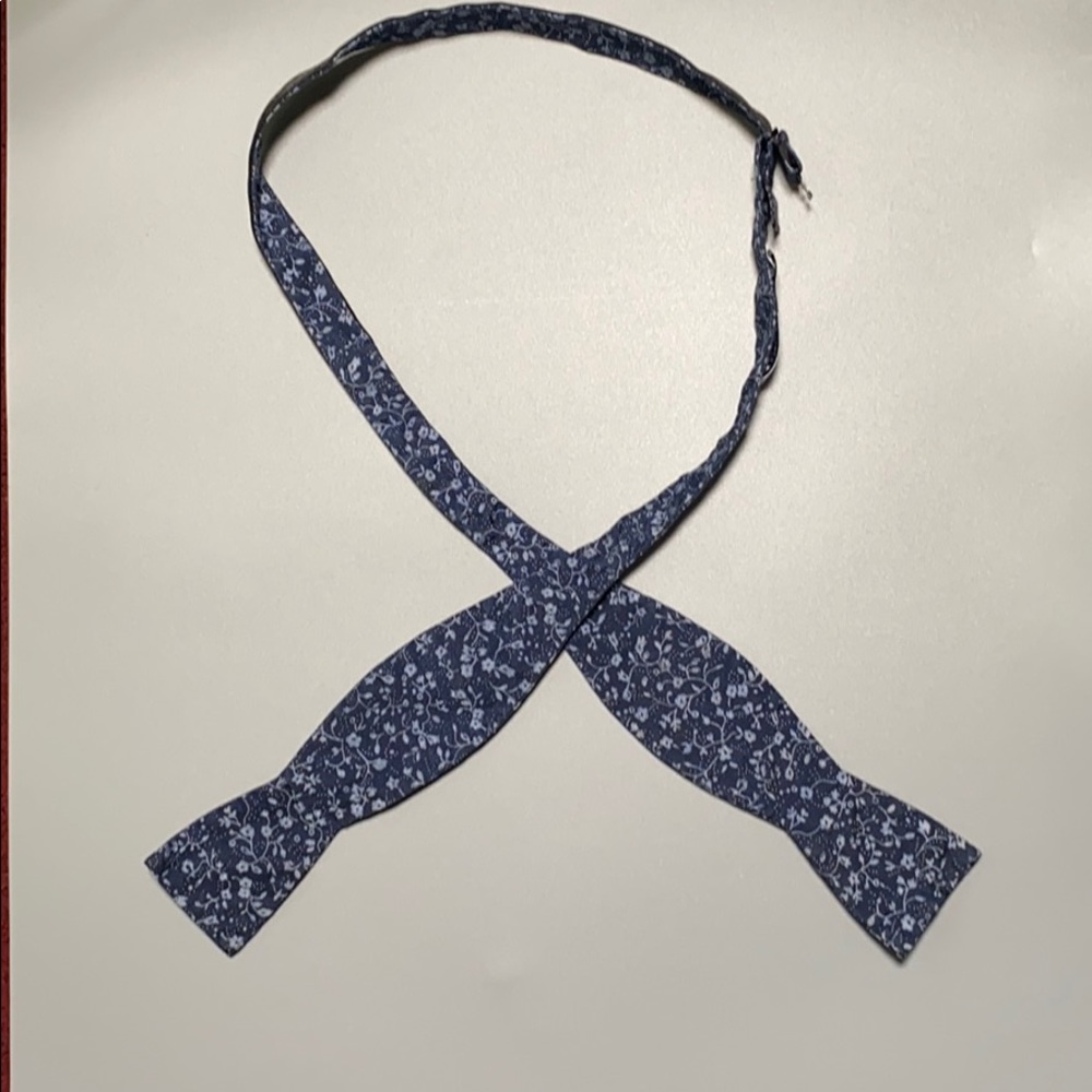 Ryan Seacrest Distinction Bowtie w/Floral Pattern